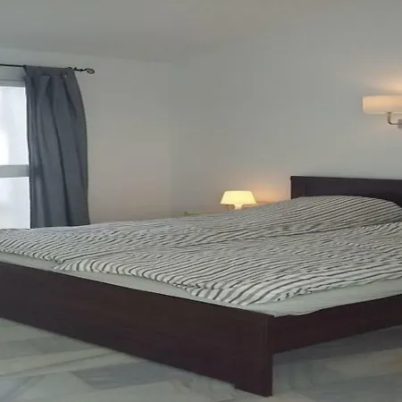 Dom wakacyjny Sunny And Spacious With Own Entrance To Pool Marbella