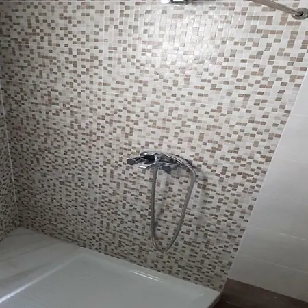 Holiday home Sunny And Spacious With Own Entrance To Pool *